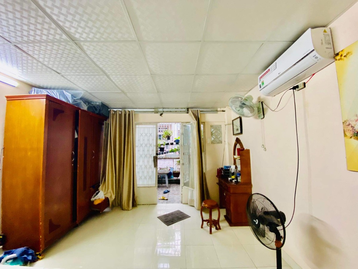 Bán nhà trả nợ Đường Bạch Đằng, P.15, Bình Thạnh. Dt: 4,9mX21m. Giá 10,2 tỷ