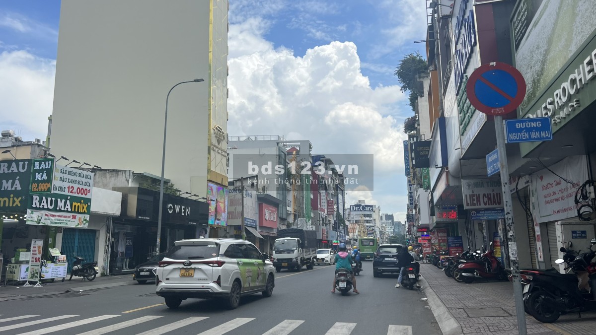 Bán Gấp MT Hai Bà Trưng, Q.1, 4.2 x 17.5 mét HĐT 80tr/th, 45 tỷ thương lượng.