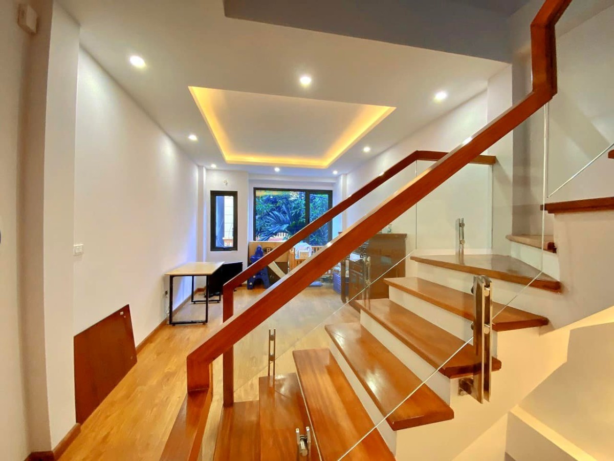 Cần bán gấp nhà Hoàng Quốc Việt DT 53m² x 4 tầng nhỉnh giá 5 tỷ đồng
