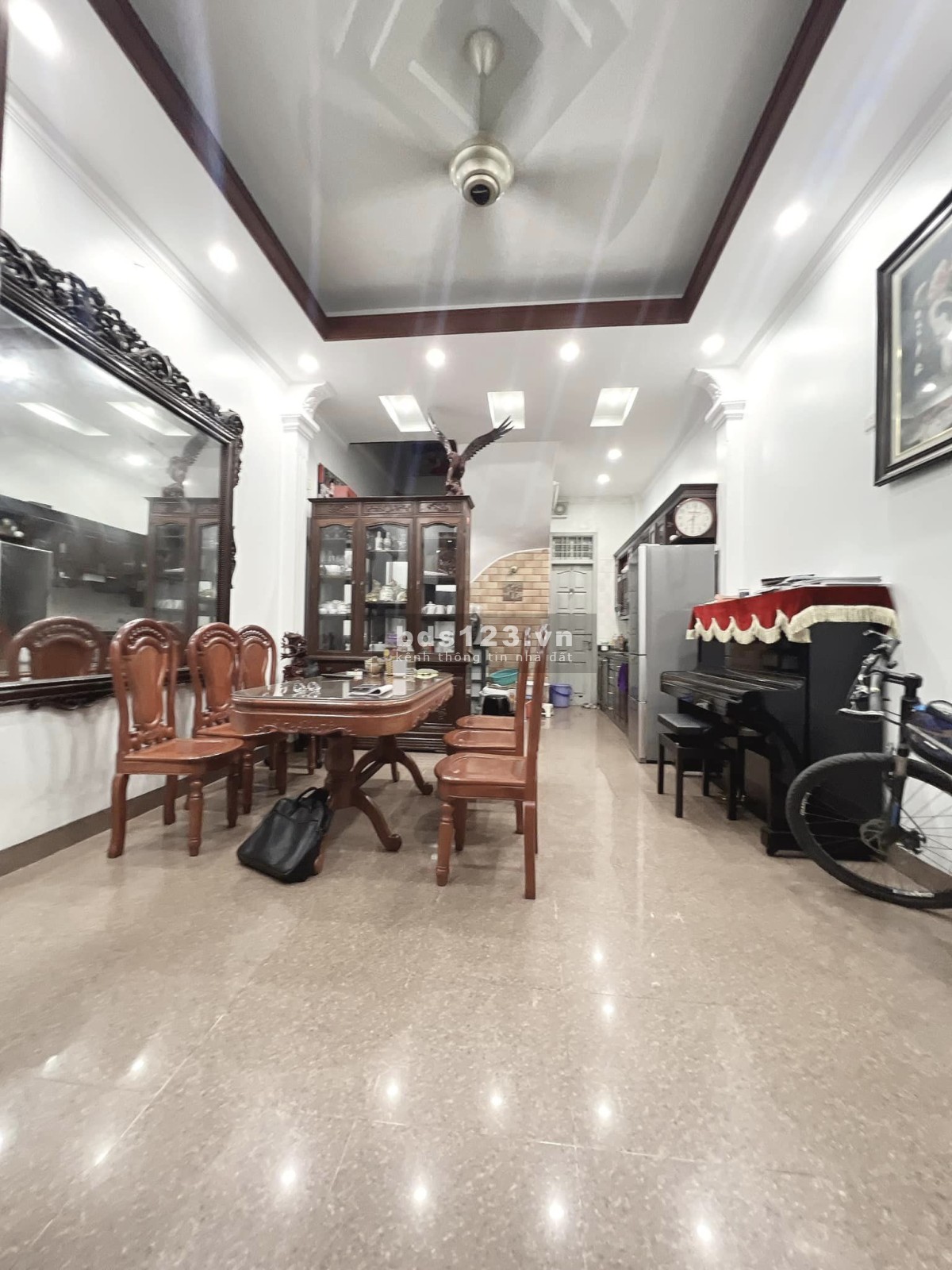 Giá 7 tỷ Tây Hồ ngõ thông ô tô 7 chỗ qua nhà , siêu hiếm, dân cư đông