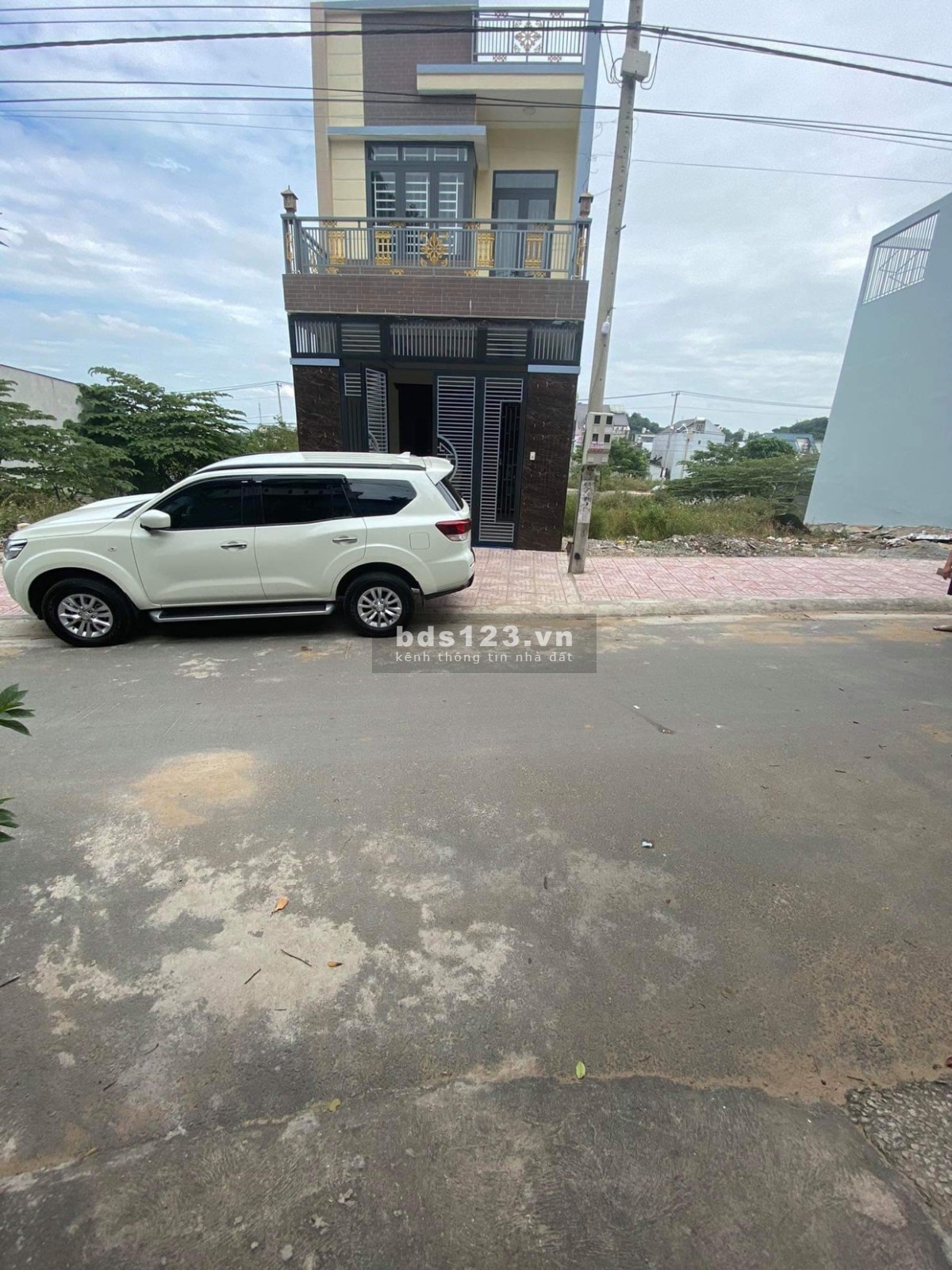 Bán nhà thành phố Dĩ An Bình Dương liên hệ 0909862871