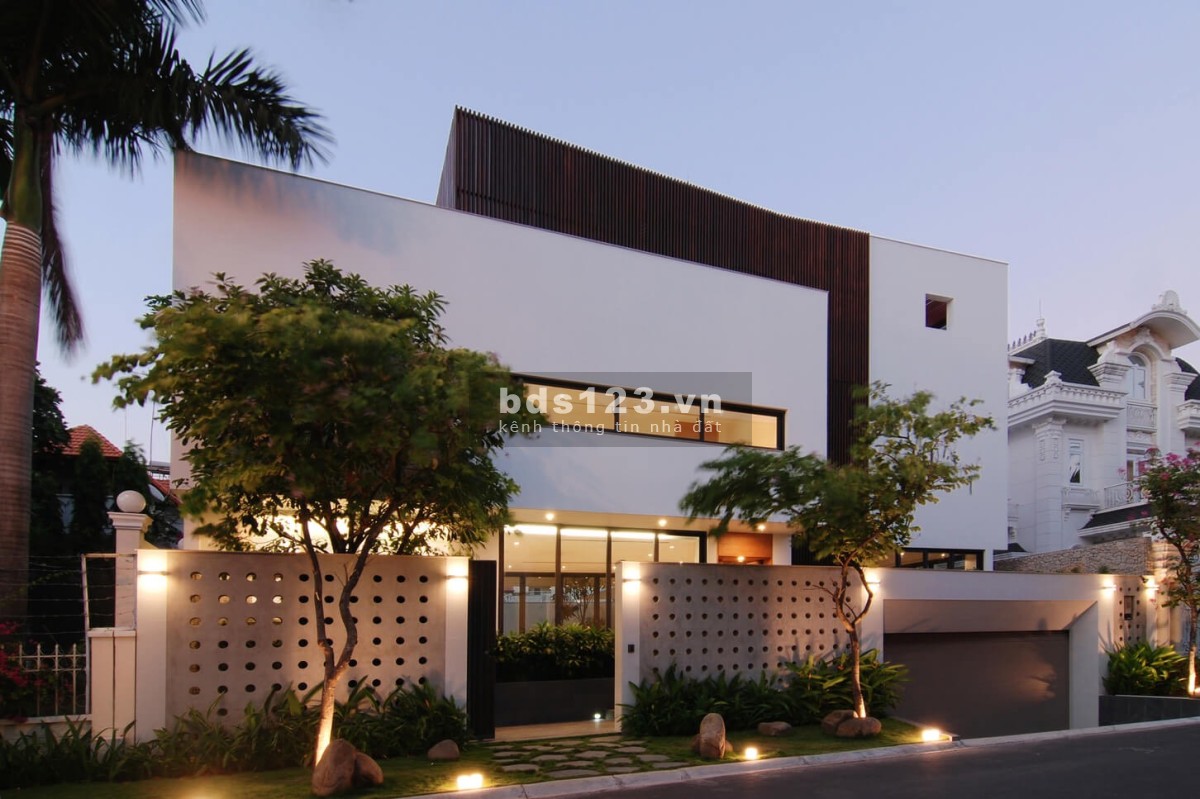 746m2 đất biệt thự mặt tiền sông, Nguyễn Văn Hưởng, Thảo Điền, Q2. Giá 200 tỷ TL. Quân 0911989098