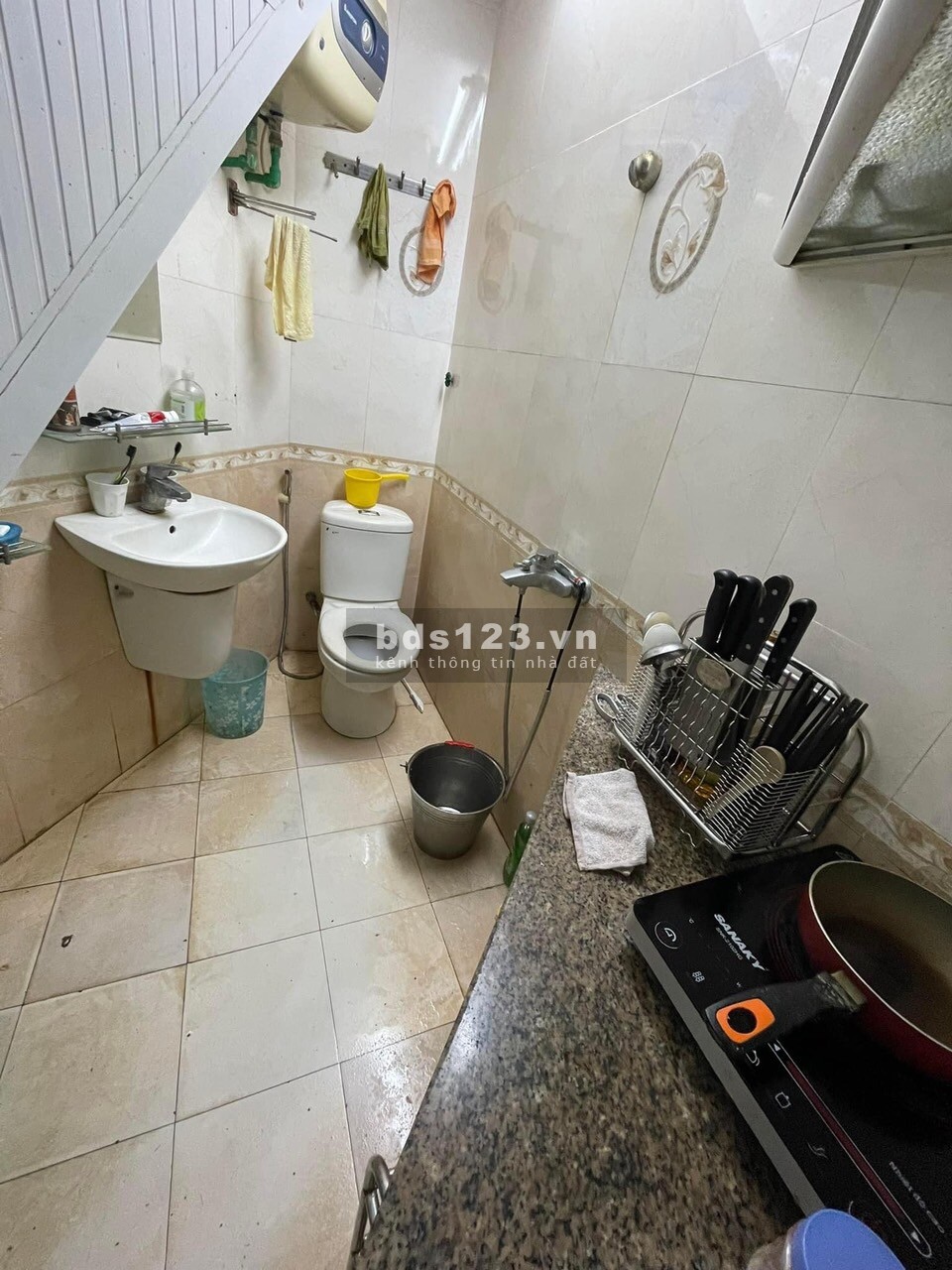 Bán nhà mặt ngõ gần phố thông kinh doanh DT 16/18m² x 3 tầng…