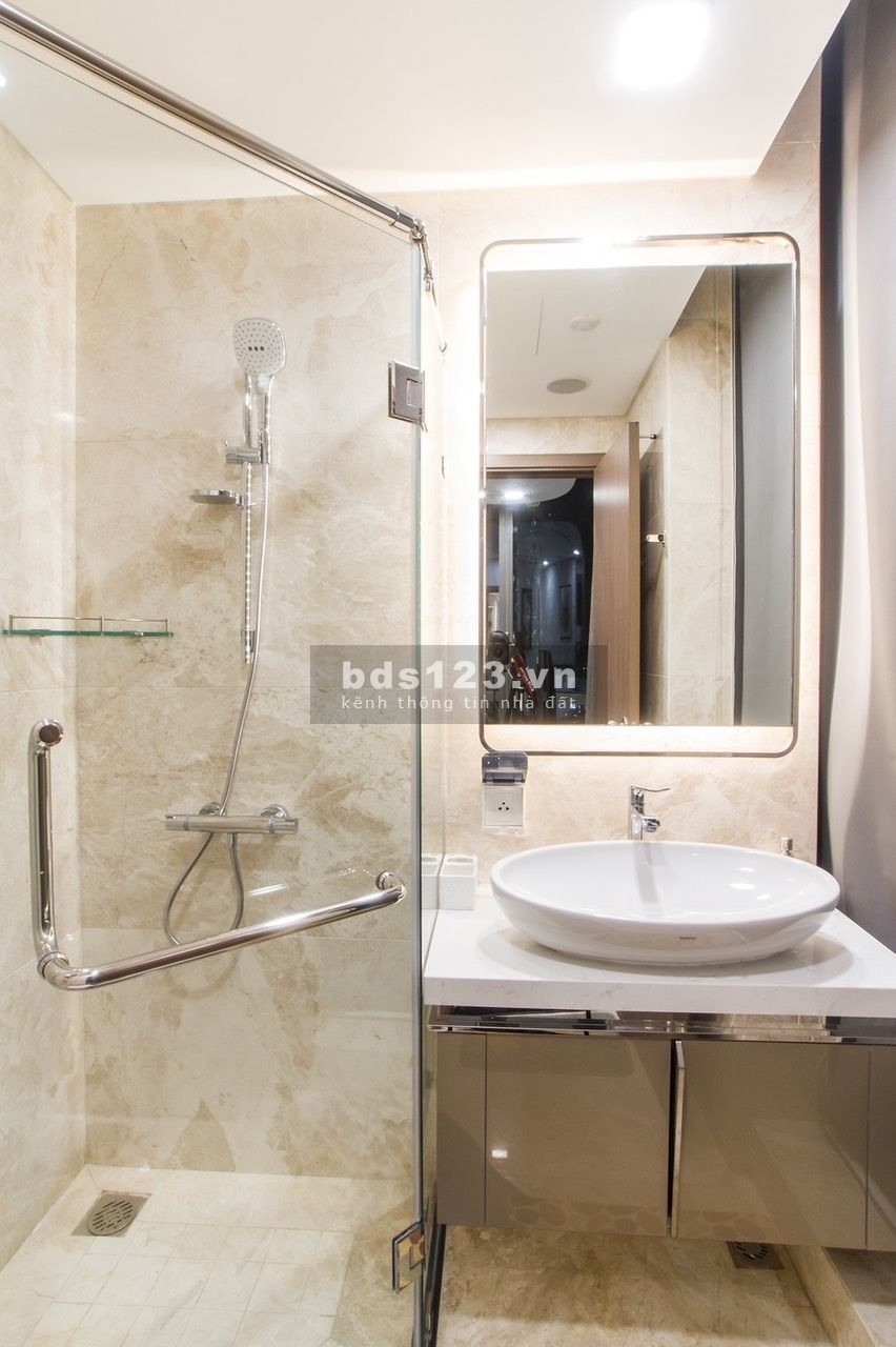 Cho thuê căn hộ cao cấp tại Landmark 81 loại 2PN Full NT, tầng cao vew sông xịn xò.