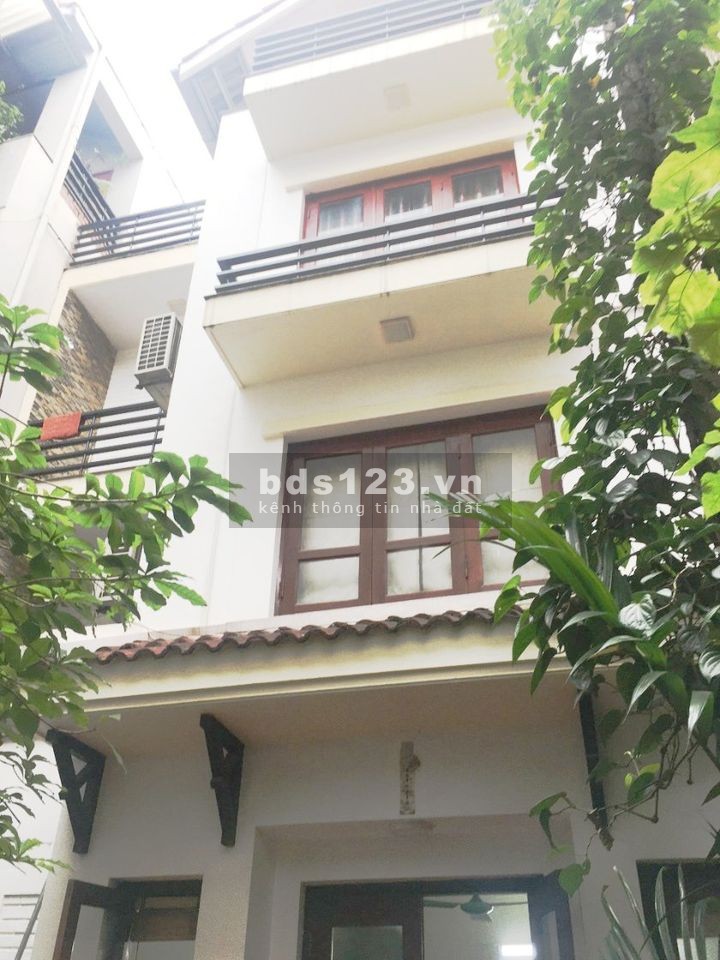 Bán nhà Chế Lan Viên Cô Nhuế DTSD 30m² x 5 tầng, ô tô 5m, giá chỉ 3,35 tỷ đồng