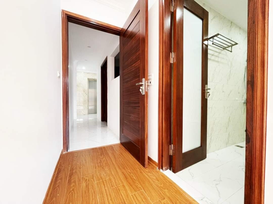 Bán toà nhà văn phòng Thái Hà trung tâm Quận Đống Đa, dtsd 60m2, 6 tầng, gara ô tô thoáng trước sau