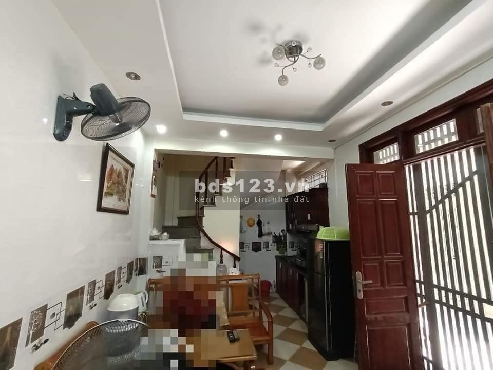 Bán nhà đường Tân Mai, quận Hoàng Mai DT 32m² x 5 tầng nhỉnh giá 2 tỷ đồng