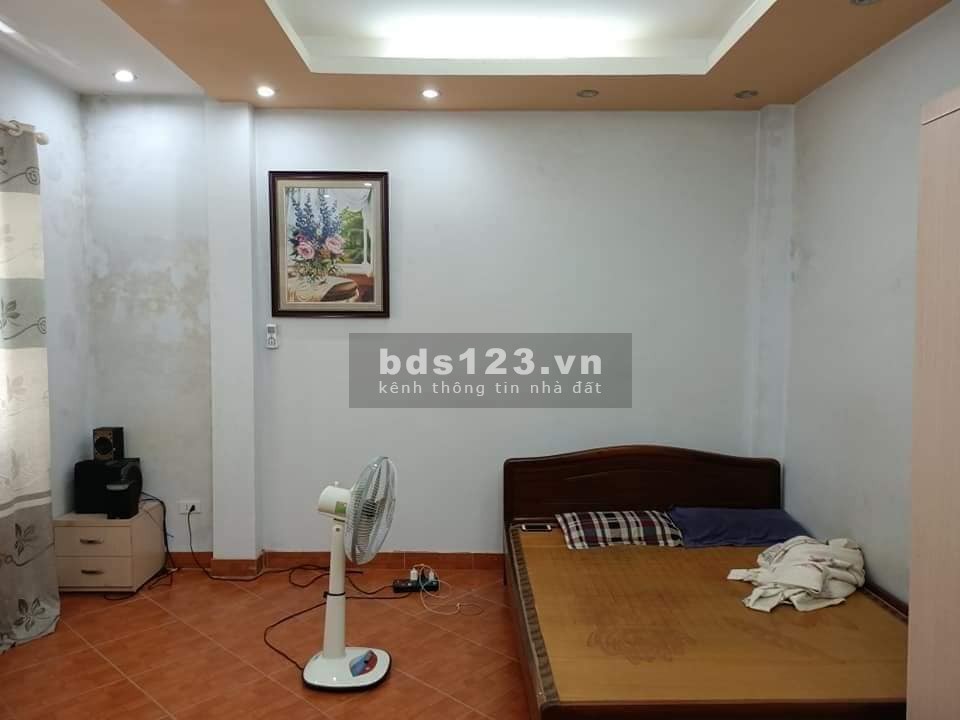 Bán nhà đường Tân Mai, quận Hoàng Mai DT 32m² x 5 tầng nhỉnh giá 2 tỷ đồng