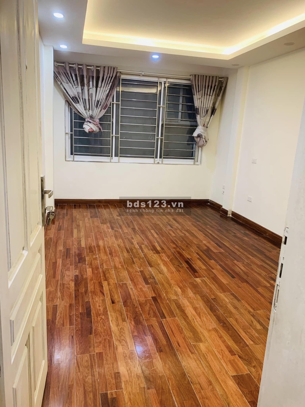 Bán nhà phố Láng Hạ, ngõ ô tô tránh, KD đỉnh, DT 56m² x 5 tầng nhỉnh giá 1 tỷ đồng