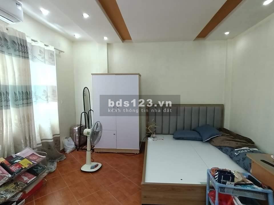 Bán nhà đường Tân Mai, quận Hoàng Mai DT 32m² x 5 tầng nhỉnh giá 2 tỷ đồng