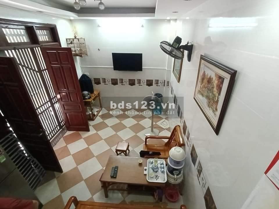 Bán nhà đường Tân Mai, quận Hoàng Mai DT 32m² x 5 tầng nhỉnh giá 2 tỷ đồng