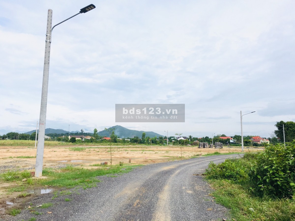 Chính chủ cần bán gấp lô Bình Lộc- Diên Khánh giá siêu tốt chỉ 680tr. LH: 0398027712