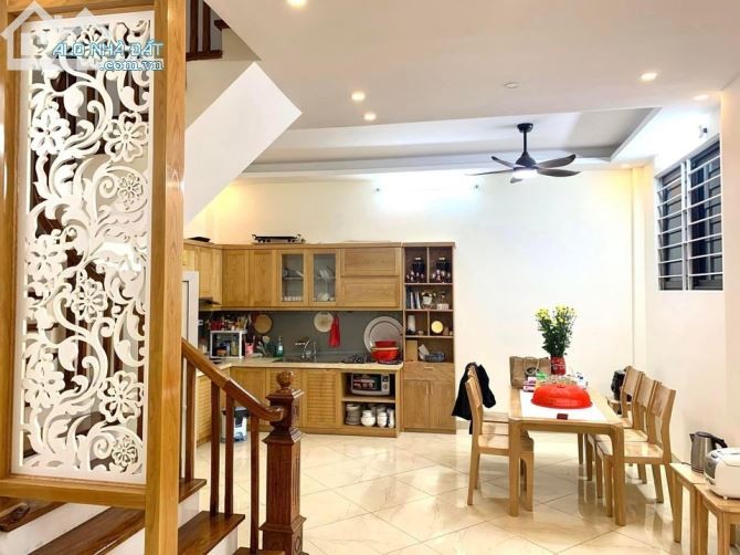 Bán nhà đẹp Hồ Tùng Mậu DTSD 47m² x 5 tầng giá bán 4 tỷ đồng