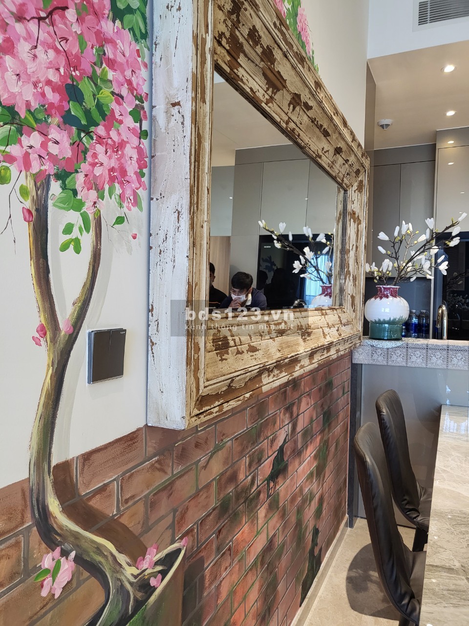 Cần bán căn Penhouse 2 phòng ngủ, đủ nội thất, vào ở ngay giá rẻ bao thị trường.
