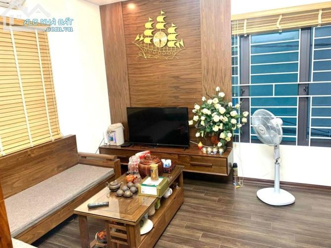 Bán nhà đẹp Hồ Tùng Mậu DTSD 47m² x 5 tầng giá bán 4 tỷ đồng