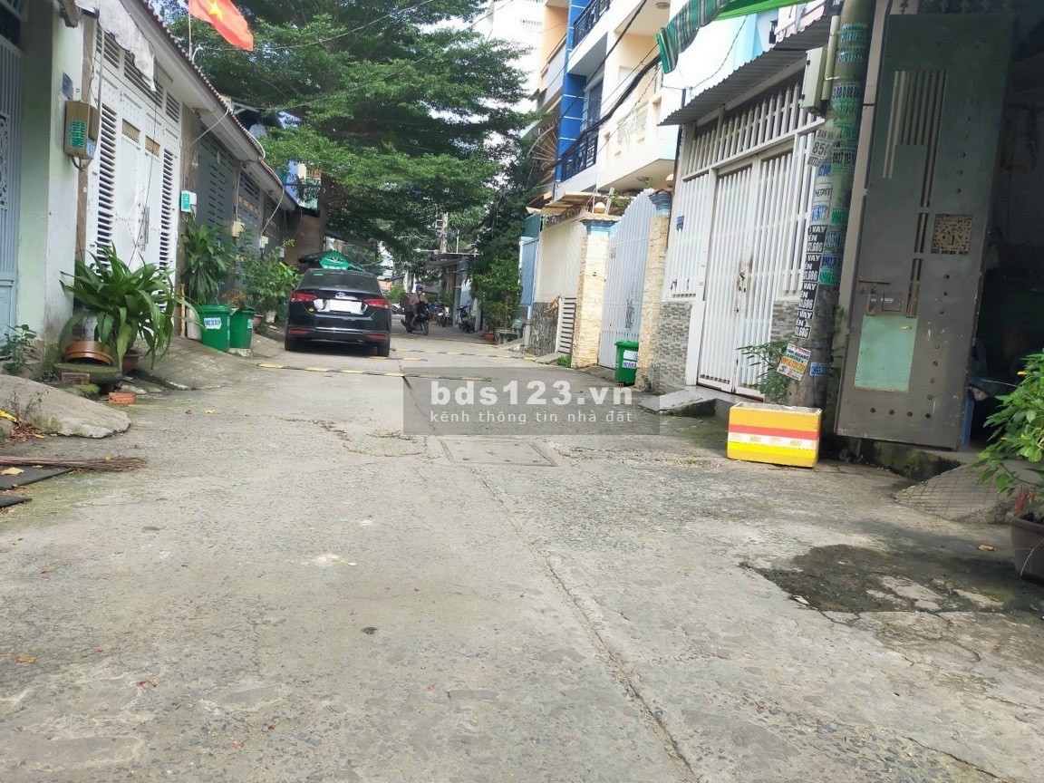 Cần ra gấp căn nhà cạnh công viên Đặng Thuỳ Trâm, giá tốt