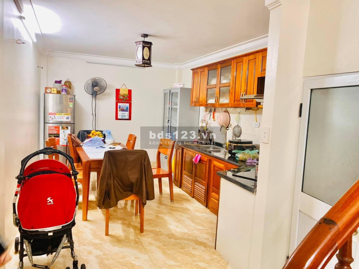 Bán nhà Phú Thượng đón gió sông Hồng mát rượi DT 40m² x 4 tầng, giá 5,8 tỷ đồng
