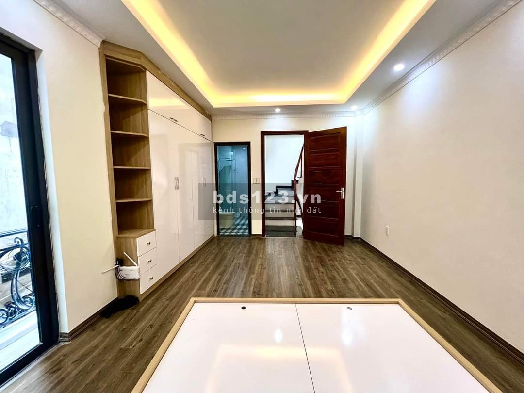 Bán nhà Cảm Hội, ngõ thông, KD đỉnh, cách ô tô 30m, DT 30m² x 5 tầng, giá 5,3 tỷ đồng
