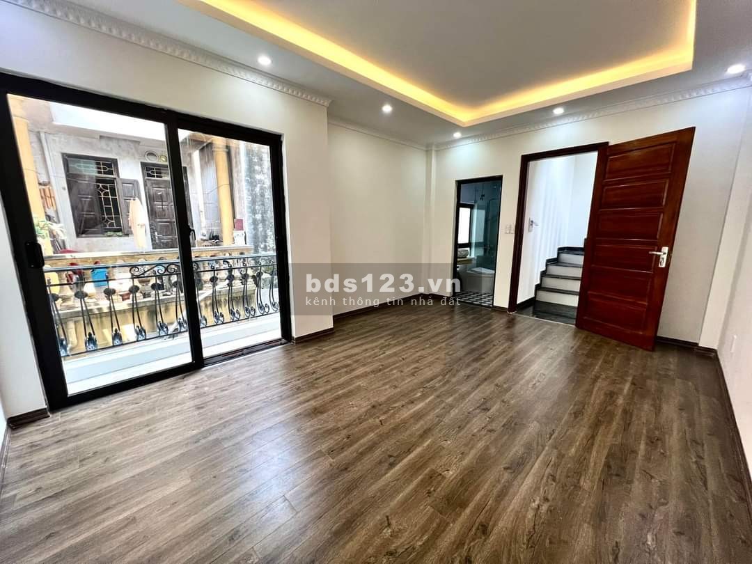 Bán nhà Cảm Hội, ngõ thông, KD đỉnh, cách ô tô 30m, DT 30m² x 5 tầng, giá 5,3 tỷ đồng