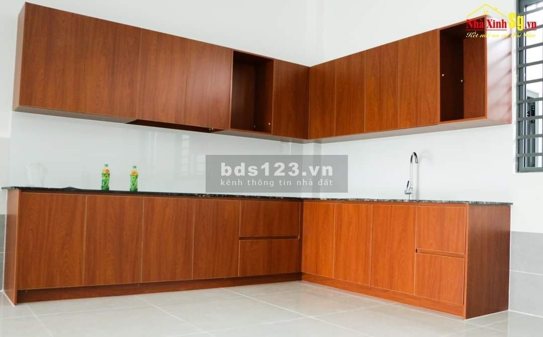 Bán nhà gần chợ Bình Chánh, giá tốt, có sẵn nội thất DT 90m²