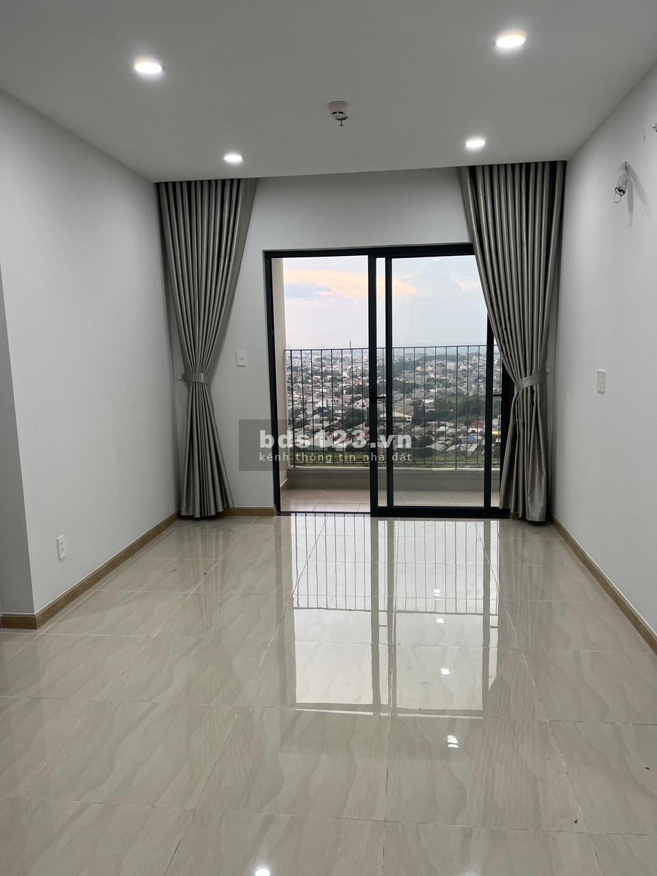 Chình chủ cho thuê hàng loạt căn hộ giá tốt T10 tại Bcons Garden LH: 0902305909