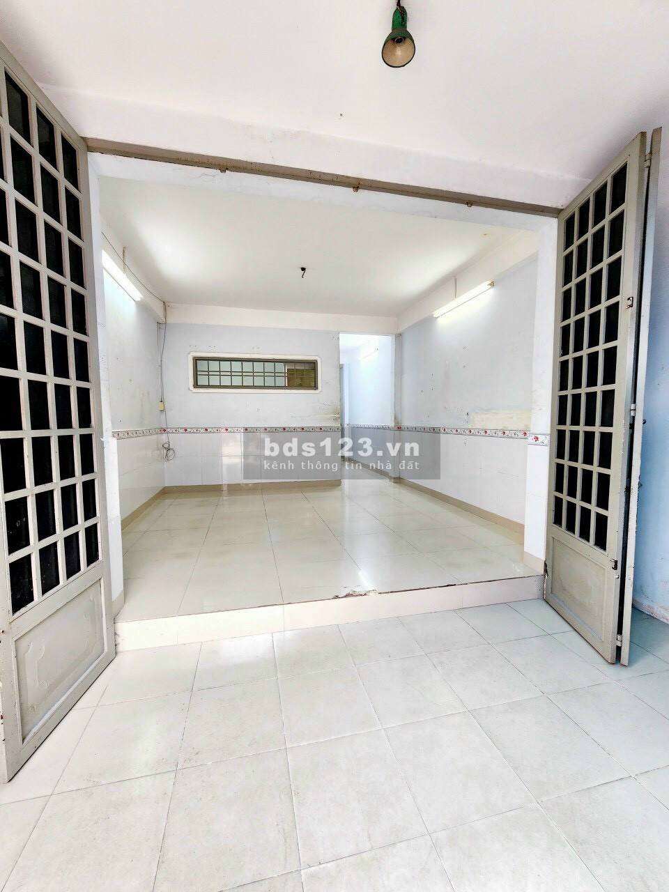 Nhà 2 lầu đường Tân Kỳ Tân Quý rộng 98m2 giá chỉ 3 tỷ 870tr