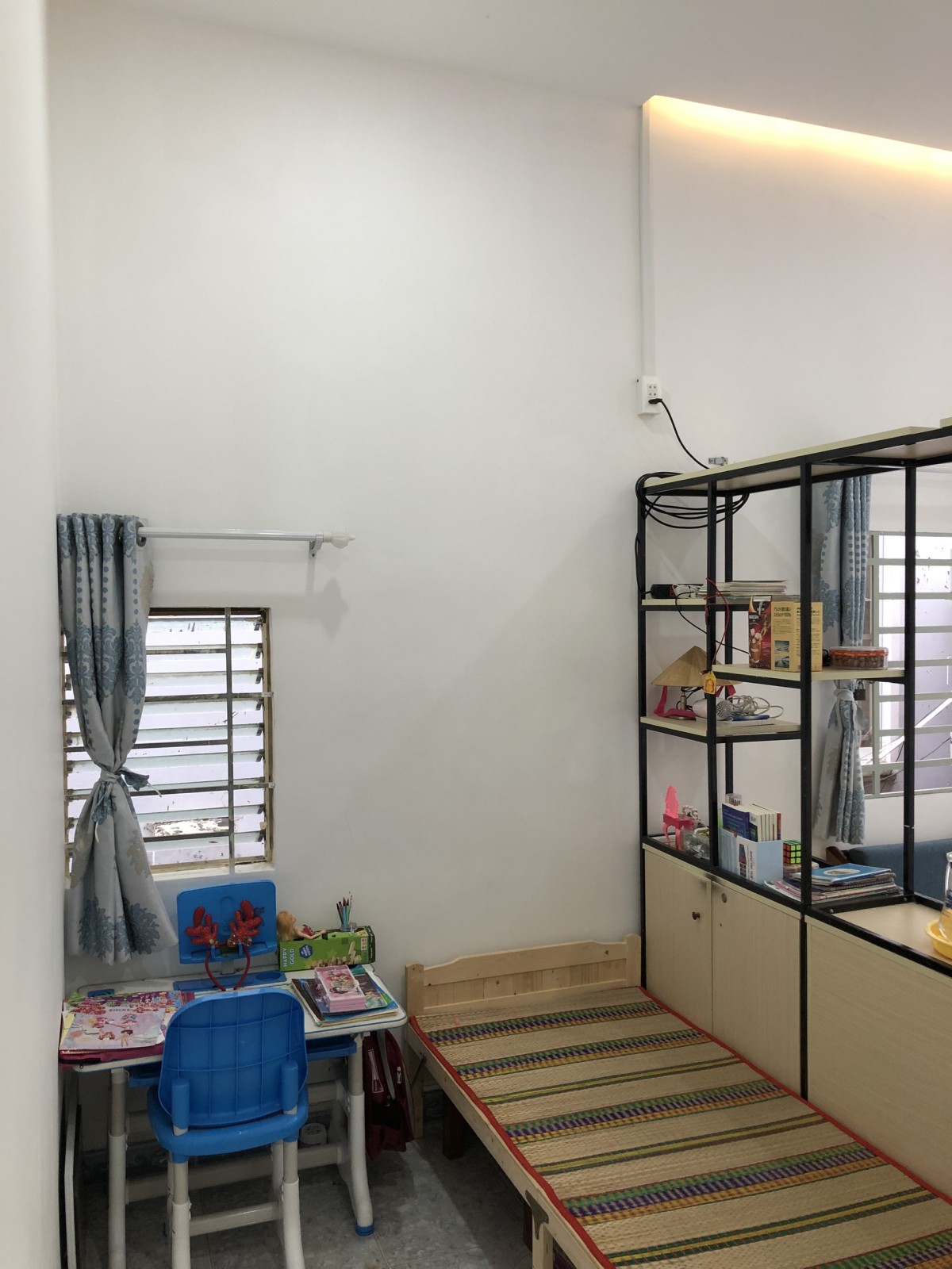 Bán nhà Shr thổ cư 70m2 hẻm ba gác P. Quang Vinh giá chỉ 2ty3 thương lượng.