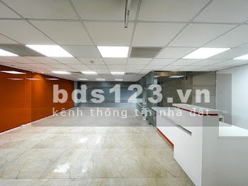 Phù hợp với nhu cầu kinh doanh, đường lớn, ô tô đỗ cửa