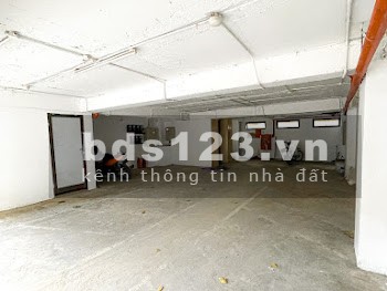 Phù hợp với nhu cầu kinh doanh, đường lớn, ô tô đỗ cửa