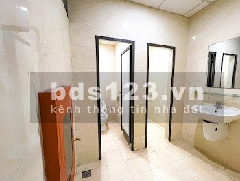 Phù hợp với nhu cầu kinh doanh, đường lớn, ô tô đỗ cửa