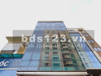 Phù hợp với nhu cầu kinh doanh, đường lớn, ô tô đỗ cửa