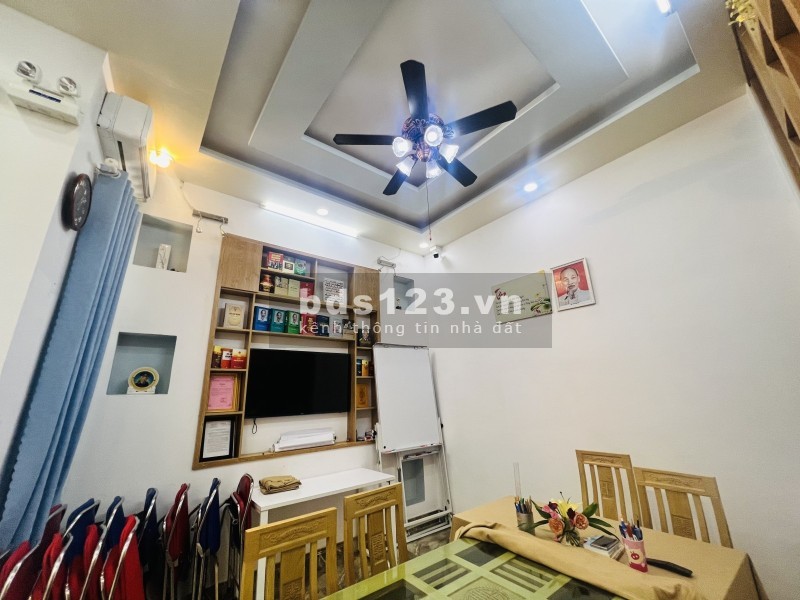 Cần bán nhà CMT8, quận 10, DT 45m² x 2 tầng, nhỉnh giá 4 tỷ gần ngay chợ Hòa Hưng siêu đẹp