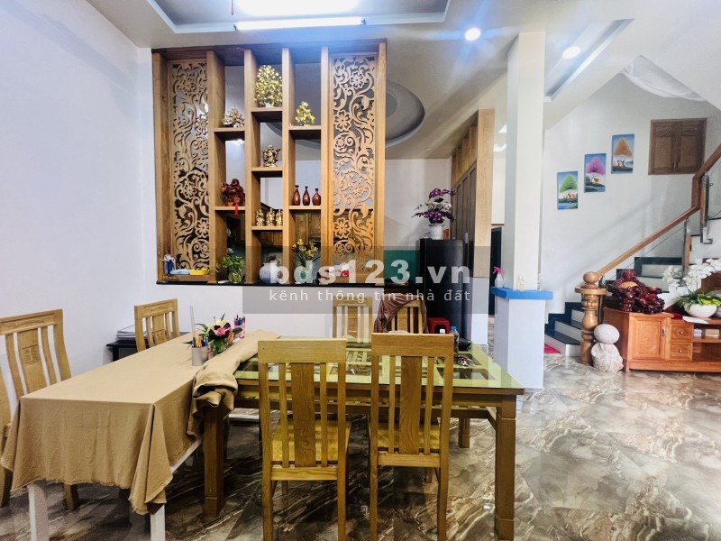 Cần bán nhà CMT8, quận 10, DT 45m² x 2 tầng, nhỉnh giá 4 tỷ gần ngay chợ Hòa Hưng siêu đẹp