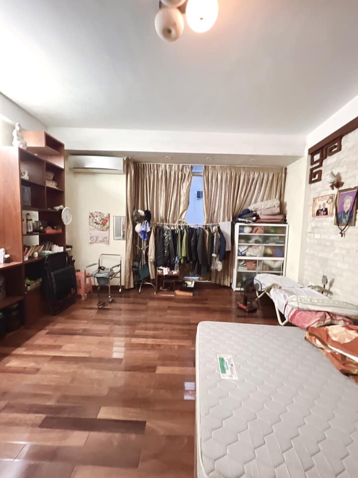 Bán nhà khu Đội Cấn, trung tâm Ba Đình, vị trí đắc địa thuận lợi đi lại, tiện ích tràn ngập.