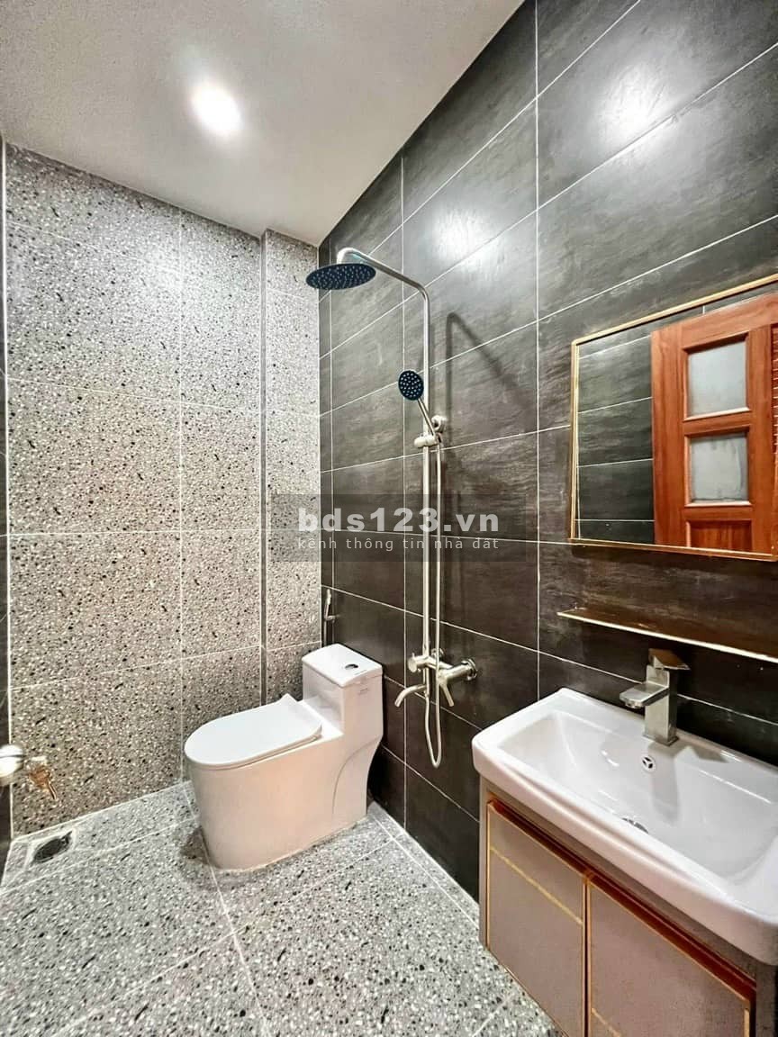Cần bán gấp nhà 70m2 Tạ Quang Bửu, Quận 8, 3 tầng chỉ nhỉnh 4 tỷ