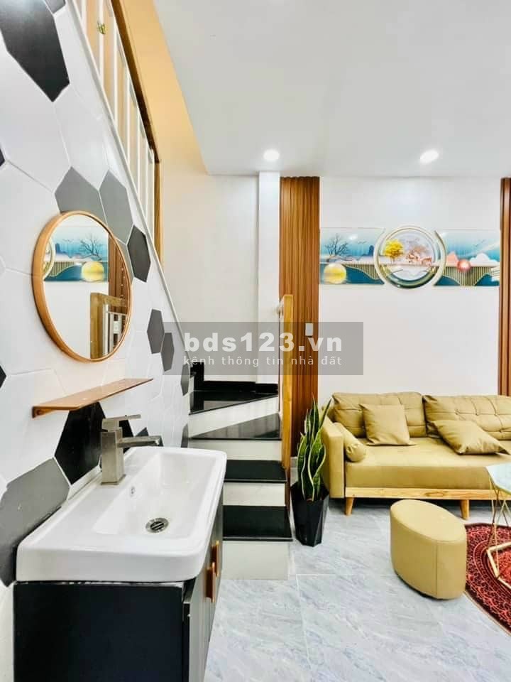 Cần bán gấp nhà 70m2 Tạ Quang Bửu, Quận 8, 3 tầng chỉ nhỉnh 4 tỷ