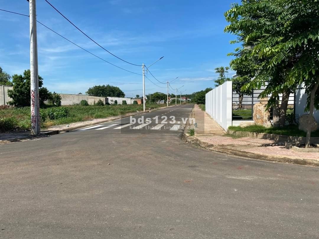 Cần tiền đầu tư nhà yến nên bán gấp lô thổ cư 100m2 đất ngay Tân Uyên giá 650tr.