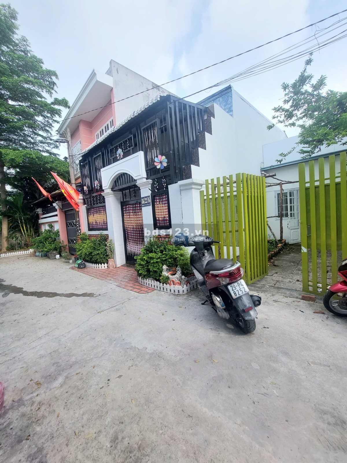 Nhà hẻm xe hơi 68m2 (4x17), 3 bước ra Phạm Văn Đồng giá chỉ x tỷ thương lượng