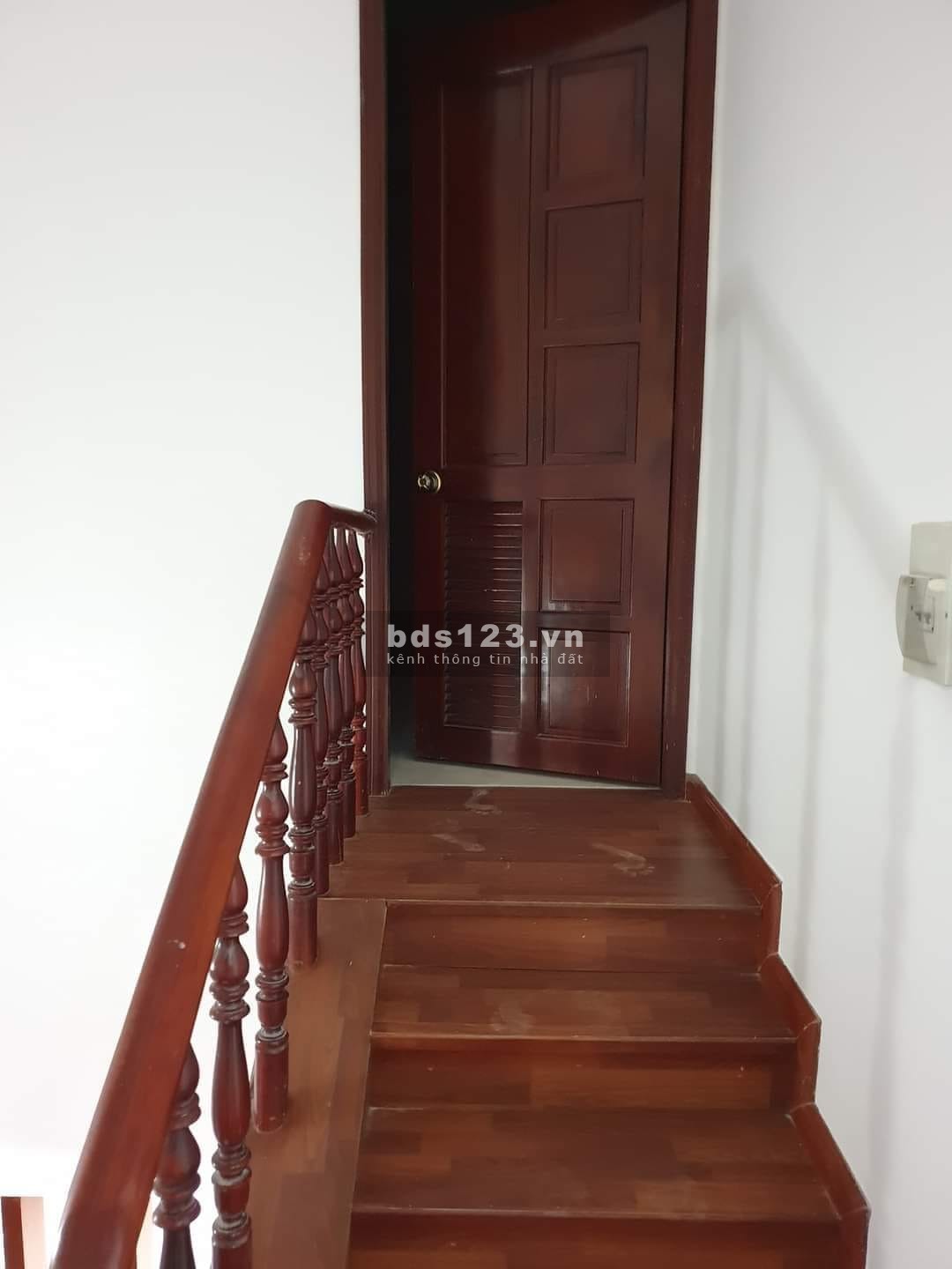 Bán nhà Quận 7, nhà 2tầng, HXH ra Huỳnh Tấn Phát, KP5-TT Nhà Bè, 72m2, 6tỷ(TL)