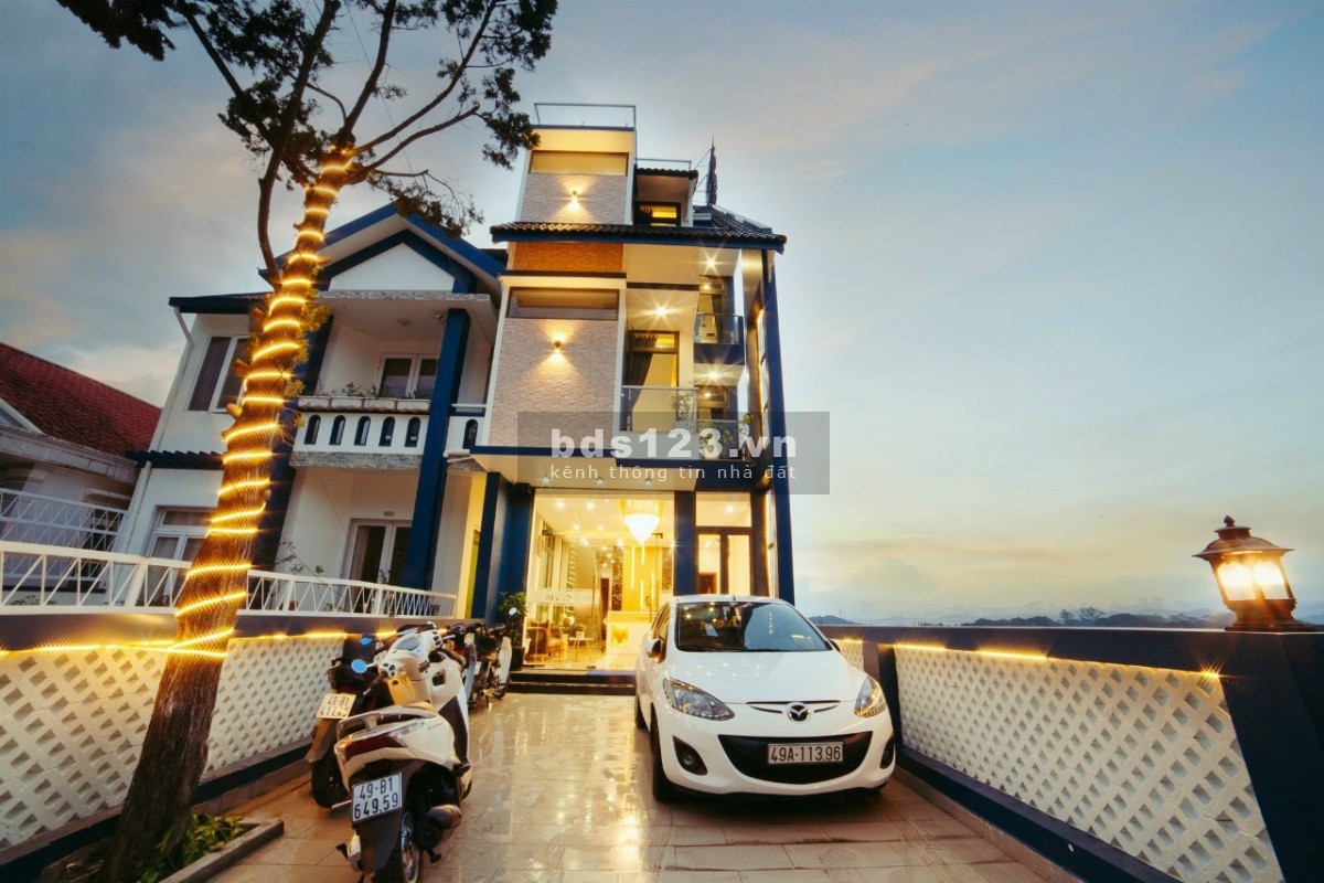Bán khách sạn 2 mặt tiền đường Lê Hồng Phong, phường 4, Đà Lạt DT 383m², giá chỉ 26,5 tỷ đồng