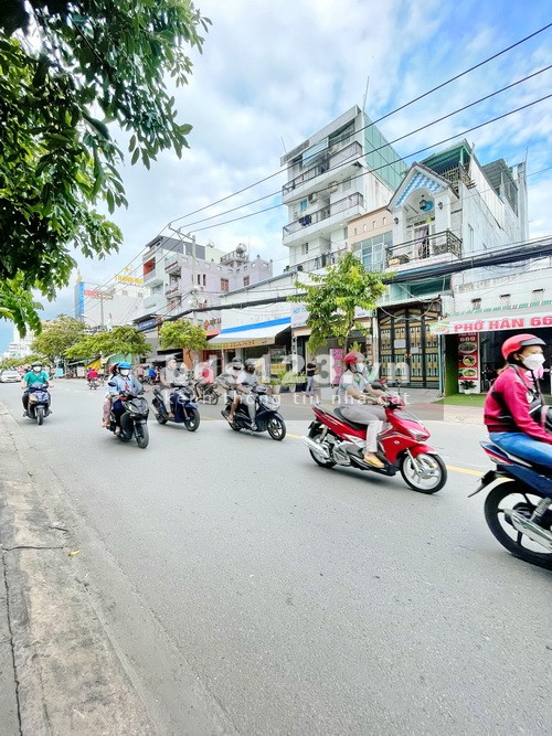 Cần bán mặt tiền kinh doanh buôn bán sầm uất Trần Xuân soạn, Quận 7