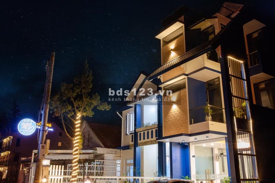 Bán khách sạn 2 mặt tiền đường Lê Hồng Phong, phường 4, Đà Lạt DT 383m², giá chỉ 26,5 tỷ đồng