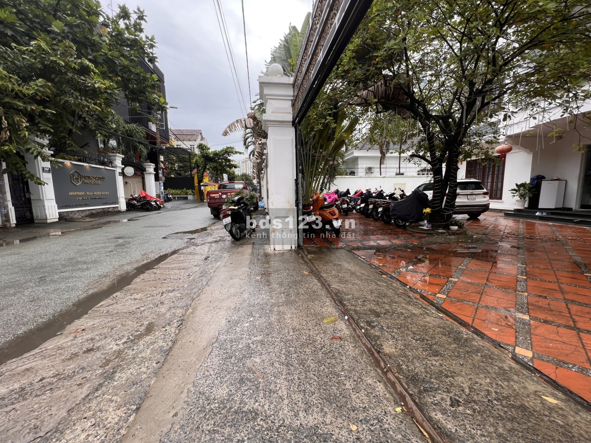 Bán biệt thự đường số 10, Phường Thảo Điền, Quận 2. Giá 215 tỷ TL. Gọi Quân 0911.989.098.