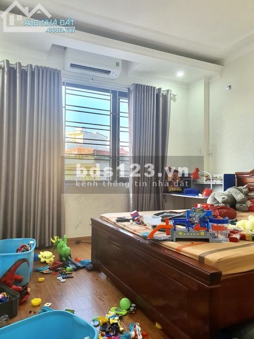 Hiếm!! Bán nhà Thạch Bàn Gara ô tô 46m2 x 5 Tầng 3,75 tỷ