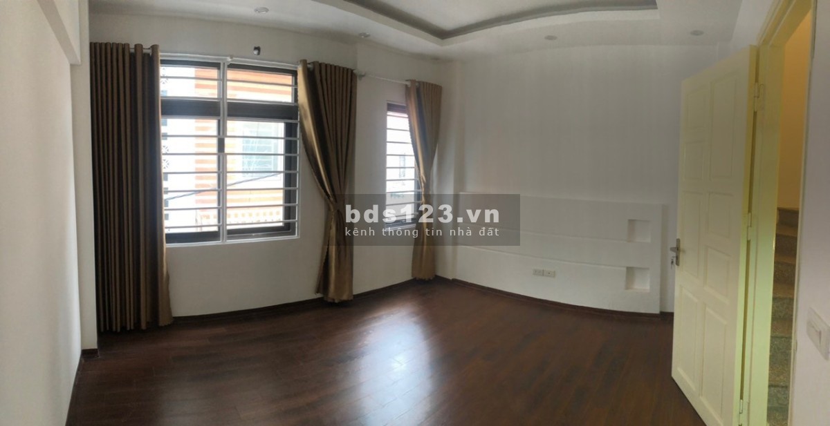 Nhỉnh 4 tỷ sở hữu nhà phố Cự Lộc 32m x 5 tầng Mt 5.2m. Hàng hiếm trong tầm tiền