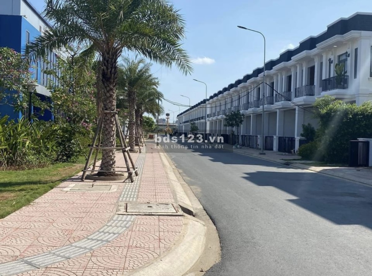 Nhà ngay ngã 3 Tân Kim, Giá 1Tỷ050, dọn vào ở ngay lh 0702958678