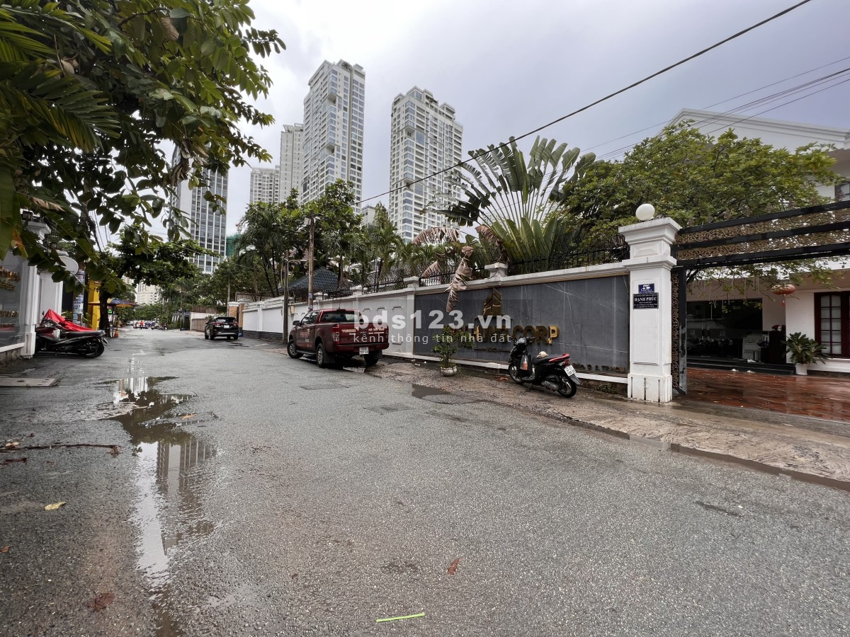 Bán biệt thự đường số 10, Phường Thảo Điền, Quận 2. Giá 215 tỷ TL. Gọi Quân 0911.989.098.