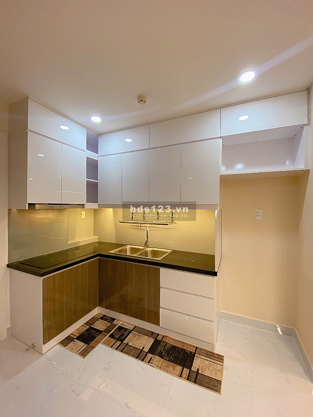 Cần bán gấp căn hộ cc Terra Royal diện tích 58m2, 2PN, Quận 3, giá 5.1 tỷ
