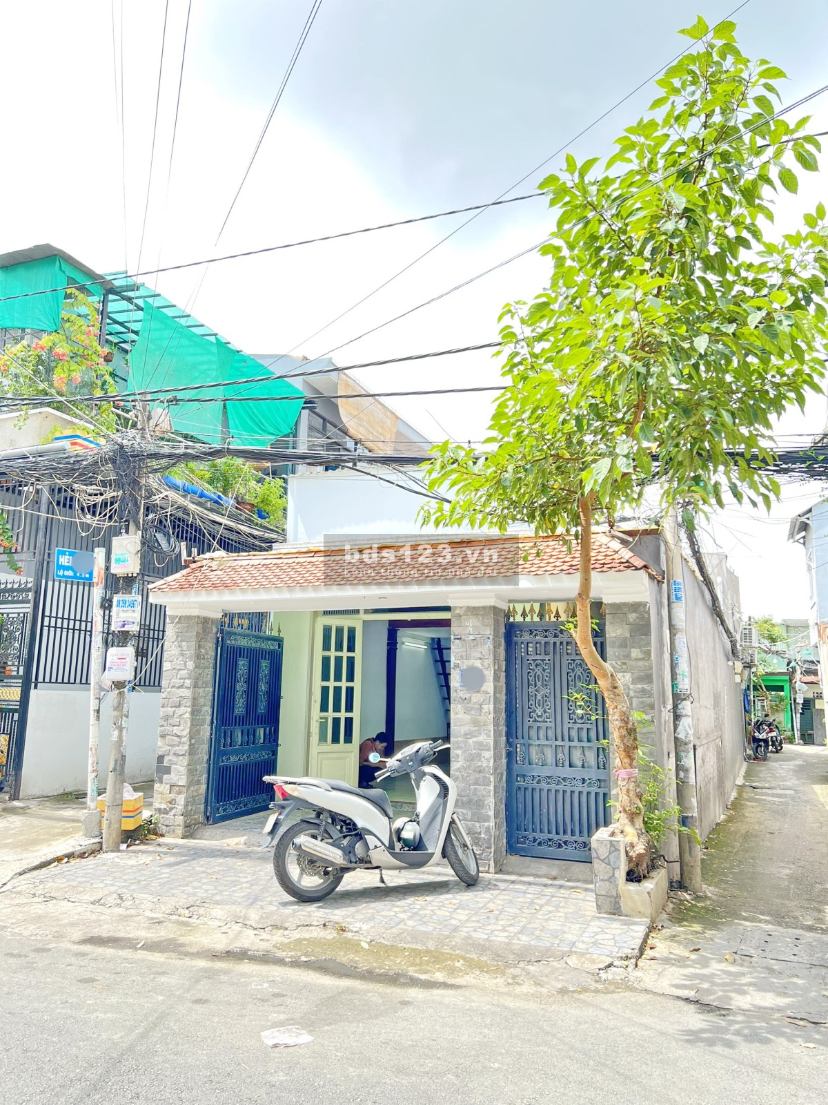 Bán gấp nhà mặt tiền đường số giá chỉ 77 triệu/m2, phường Tân Quy, Quận 7