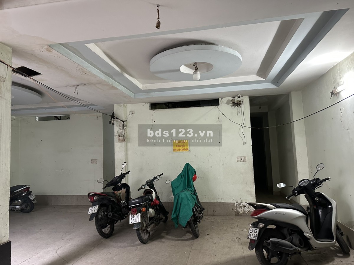 Cho thuê nhà nguyên căn mặt tiền 10x40 gồm 4 lầu và 20 phòng tolet riêng giá cực rẻ